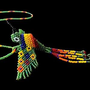 Hermoso collar artesanal ,comunidades indígenas de Putumayo Colombia